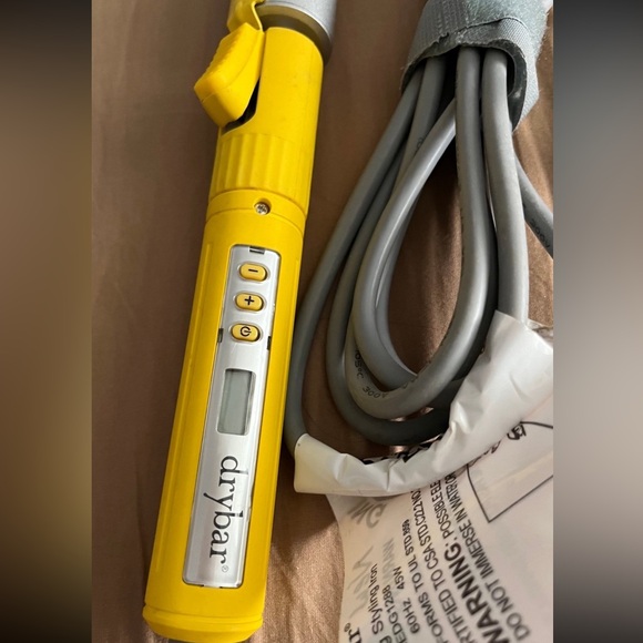 Drybar curling iron - Picture 5 of 8